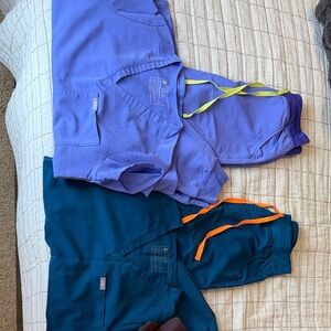 FIGS scrubs 2 set jogger SIZE SMALL FOR ALL